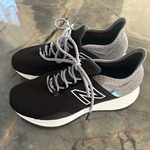 New Balance Women's Fresh Foam Roav V1 Sneaker - brand new, never worn, no box